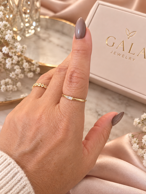 Simple Ring